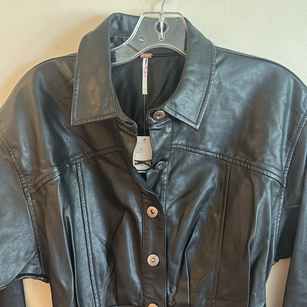 x REVOLVE Amber Faux Leather Mini in Black
Free People size 2 - Picture 5 of 9